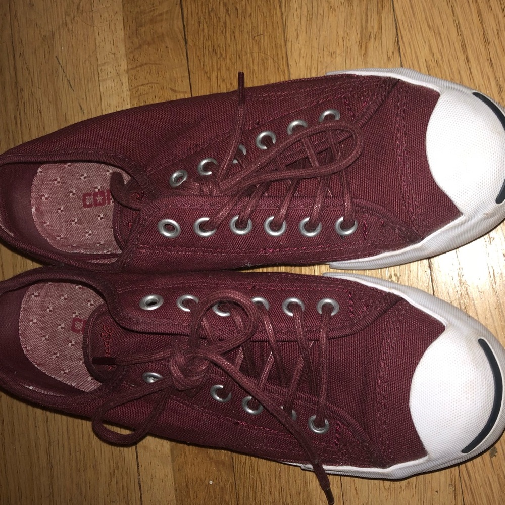 Maroon converse